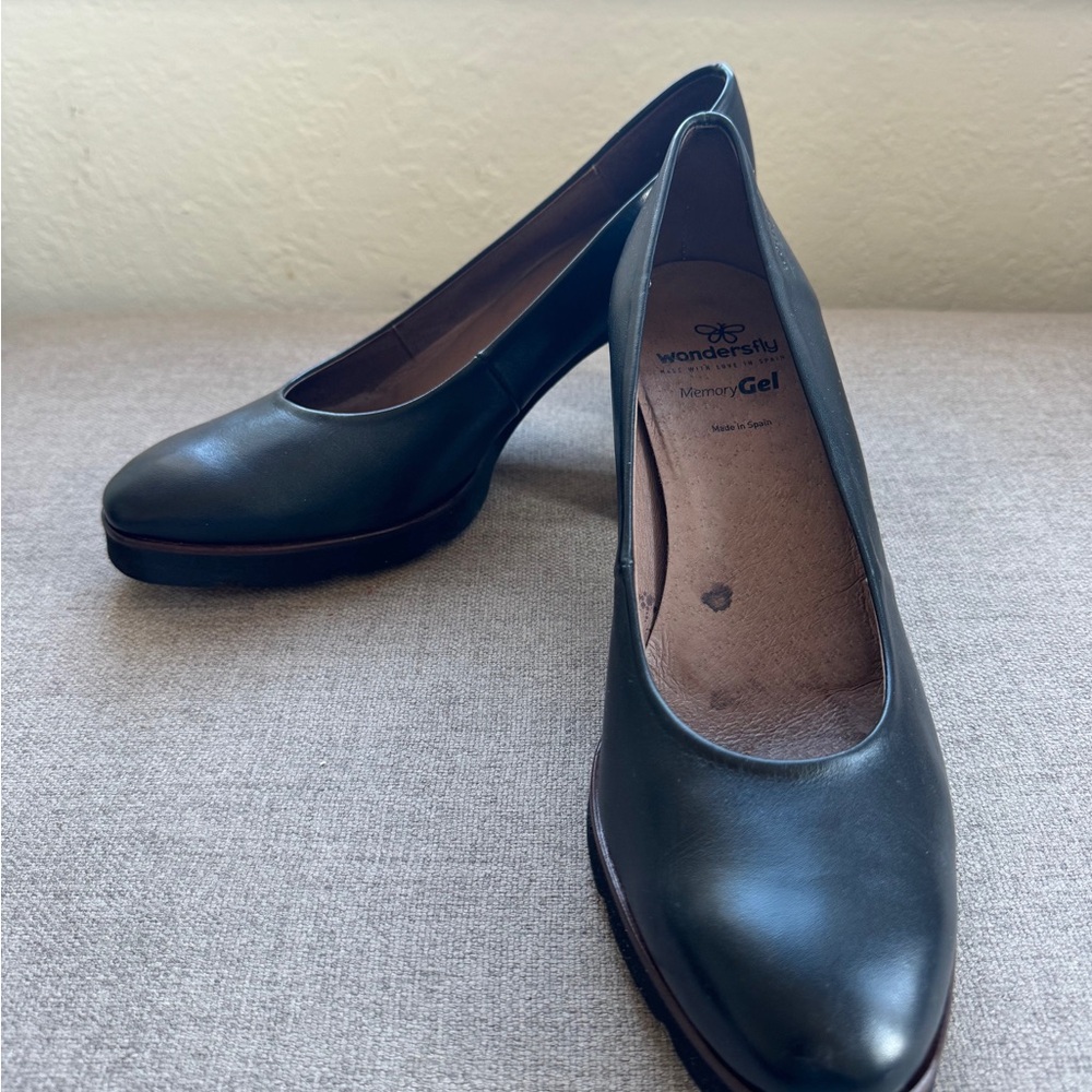 Wonders Sz 9.5 Black Leather Platform Lug Sole Heels Pumps Shoes Slip On Flex